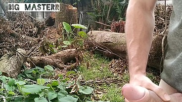 Big_Masterr showing off and pissing in public