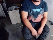 Jakol sa bodega habang nanonood si Kompare 01