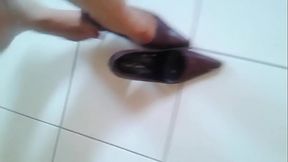 Mirella Mancini Scarpin com Porra A Puta mais Puta