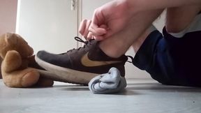 Teenager Nike Roshe Run Shoeplay with Hairy Man Teddy