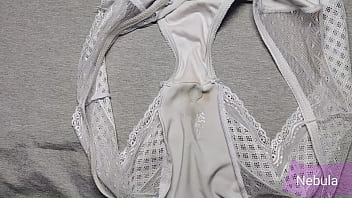 Me la jal&eacute_ y me vine sobre el cachetero de encaje usado de mi amiga enfermera