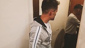 invito a mi amigo en casa, en contramos los juegecitos de mi madre y la my zorra se hace un trio con mi amigo y con migo