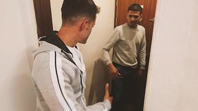 invito a mi amigo en casa, en contramos los juegecitos de mi madre y la my zorra se hace un trio con mi amigo y con migo
