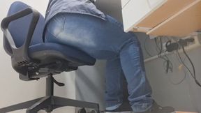 I fart loudly in the office Someone's going to smell it. ?