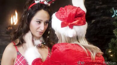 Christmas sex with petite Jill Kassidy and Isabella Nice