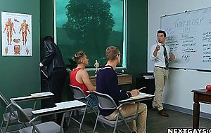 Dakota Payne teaches twinkology 101 to three slim studs