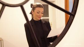 Pornstar Shalina Devine showering