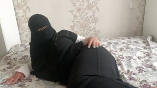 Syrian milf in hijab masturbates hairy pussy to orgasm