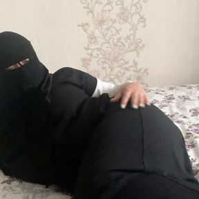 Syrian milf in hijab masturbates hairy pussy to orgasm