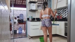 my maid was dying of heat, thought i wasn t home and got naked!