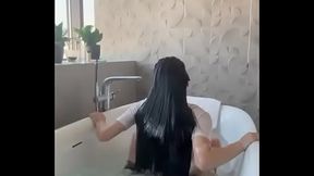 Miss wet t-shirt teasing you in the bathub