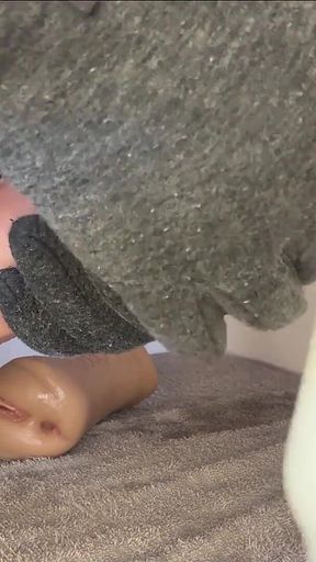 Cane Massaging the Huge Head of His Cock Until He Cums and Fills His Entire Condom!