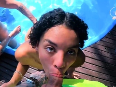 BRASILEIRAS SAFADAS DANDO A BUCETINHA EM PISCINA PUBLICA -