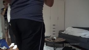 deux mecs lui prennent le cul au reveil le matin