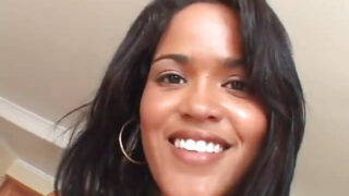 Ulkona anaali jyskytys ihastuttavalle mustalle 18-vuotiaalle, jonka bbc venytteli tiukkaa persettä