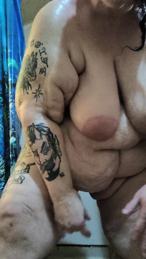 Watching Her Piss a Soapy Dish Cumming a Squirting Mess