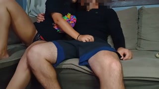 Ela não pode me ver jogando que quer vir dar a bucetinha no sofá