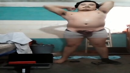 Jesus en boxer jalandose el pene avienta semen 82