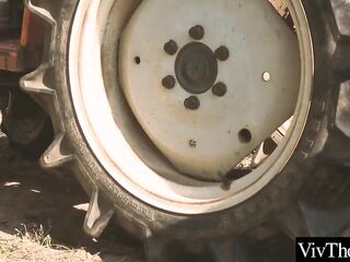 Pretty mother i'd like to fuck seduces hawt angel and licks her taut moist cunt