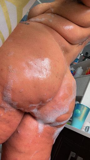 FAT ASS Latina Twerks &amp; Claps Ass in Shower