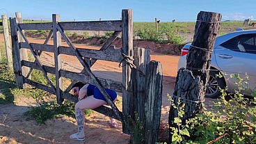 FUI VISITAR MINHA FAZENDA E ACABEI FOI TRANSANDO COM O VAQUEIRO ELE MIM FUDEU COMO UMA VAGABUNDA