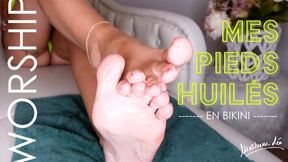 Worship Mes pieds huilés en bikini