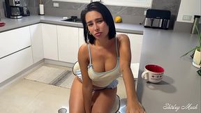 Curvy MILF rides big cock in morning boost