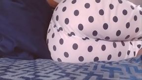 La tua mamma italiana scoreggia come non mai vieni ad annusare il suo culo