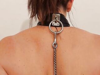 Kinky babe got chained so her lover could use her hair to make himself cum