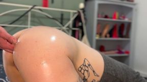 Oily tease turns in anal orgasm