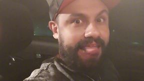 elas estavam com fogo na buceta no carro na rua e queriam mostrar o cu pra todo mundo ver la fora