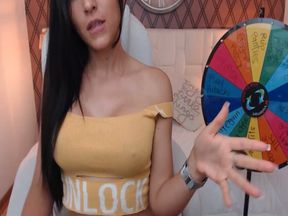 Foxy Brunette Lady Play Her Roulette Live