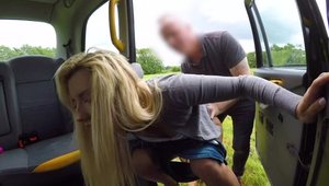 Fake Taxi: Blonde babe Sophia Grace handjob