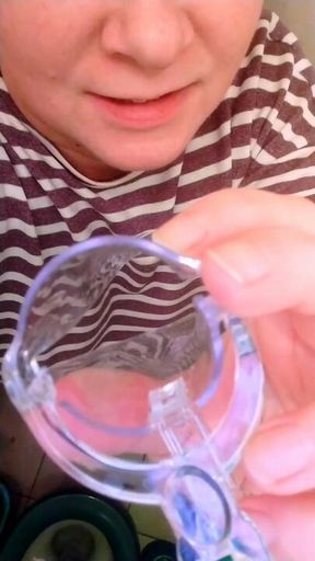 Peeing urethra in speculum