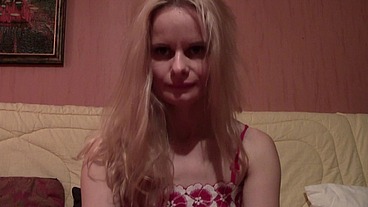 Suzy Blonde Amateur MILF Flashes Tits & Shakes Ass on Webcam