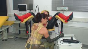 Rubber ass fisting on the gynchair