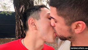 Uriel Simon pays Fer Froma with his ass and a blowjob for a ride