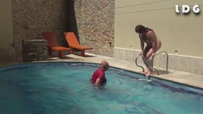 Bossy Naked Vanesa Parasite Takes Over Husband Shoulder Ride Dunking Domination