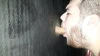 Fui no Glory Hole de SP pela primeira vez - Parte 2/3 (COMPLETO NO XVIDEOS RED)