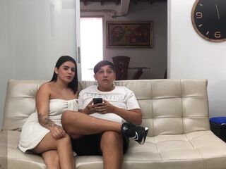 esposa cachonda se folla al mejor amigo de su esposo - polla enorme