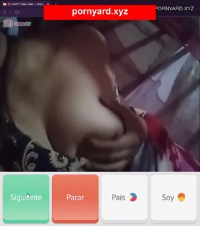 Teen webcam model flashes her goodies