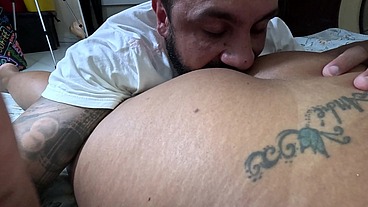 Ela ficou peladinha no meu escritorio em quanto eu trabalhava meti a rola no cuzinho dela