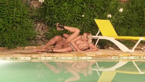 SCOUT69 - Deutsch Lilli Vanilli sucking dick in the pool HD