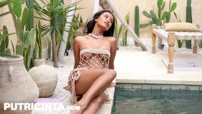 Horny Putri Cinta Naked Getting Horny on the Poolside