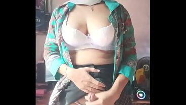 Hijab Shemale Masturbation In The Morning