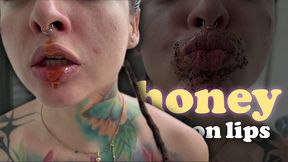 join me to exfoliate my lips with honey and coffee