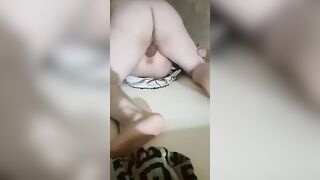 Bimbo wifey spreads her legs for neighbour