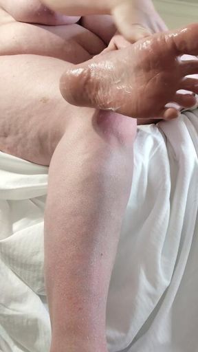Feet Massage and Polish
