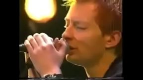 Radiohead creep, o cara dela &eacute_ melhor q eu, sou uma aberra&ccedil_&atilde_o e corno
