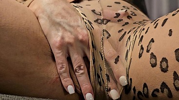 Leopard Dildo Solo Ride